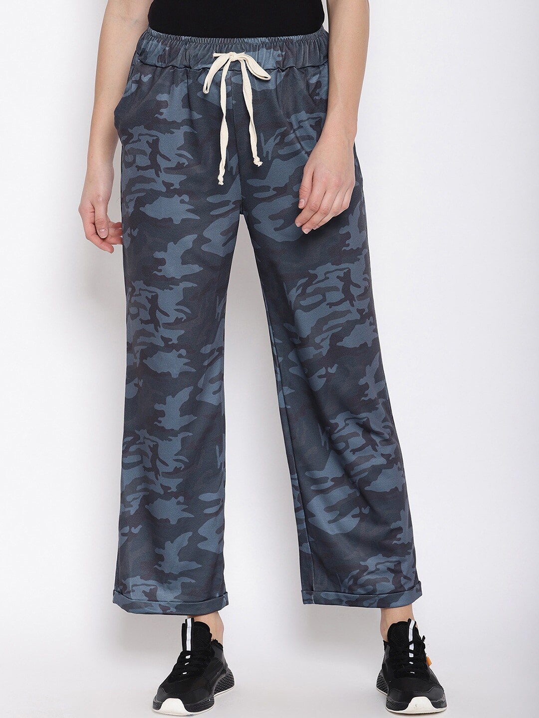 

iki chic Women Camouflage Printed High-Rise Parallel Trousers, Grey
