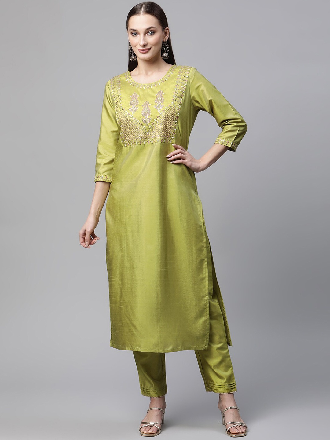 

Sringam Ethnic Motif Embroidered Sequinned Kurta with Trousers, Green