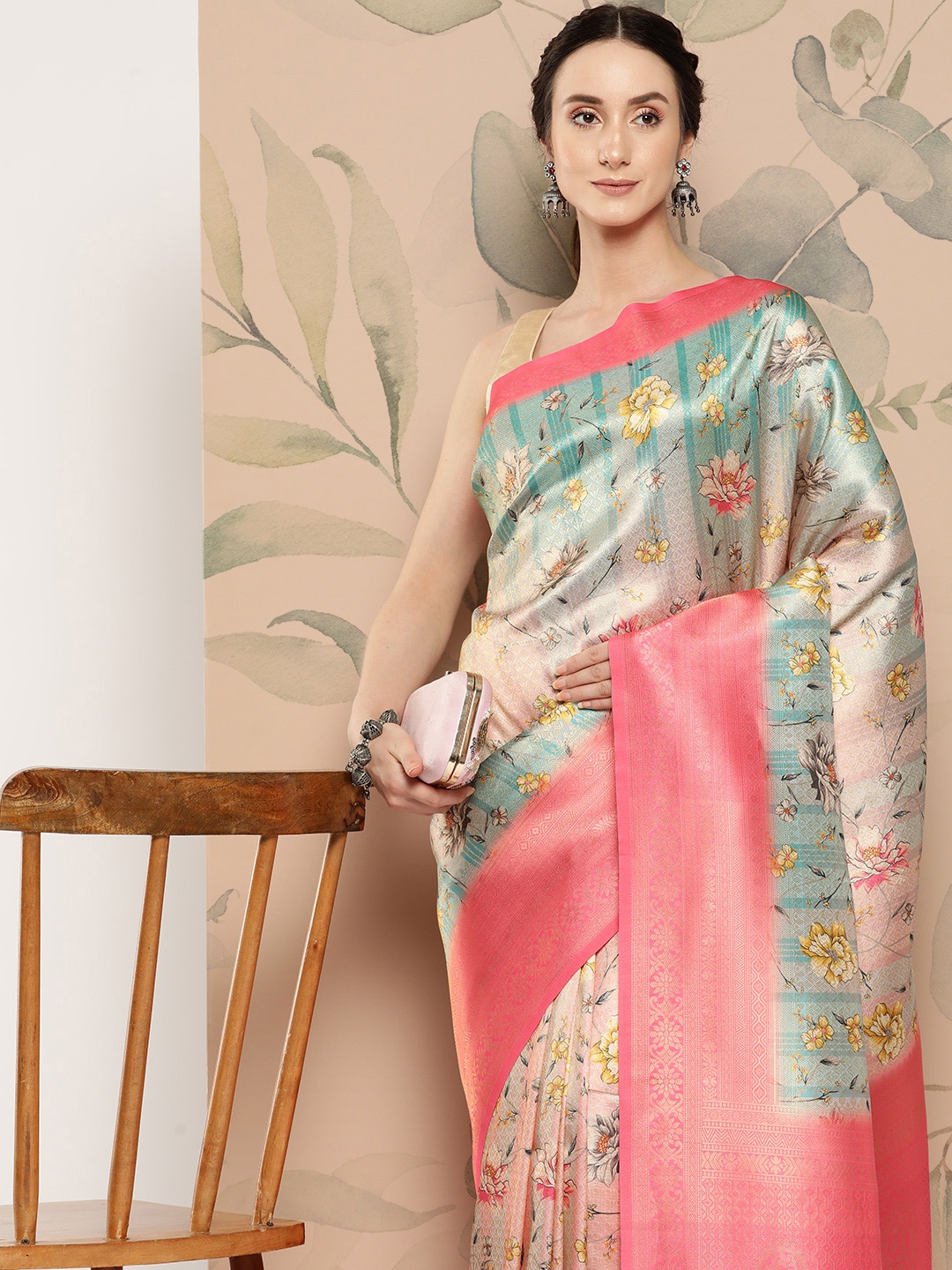 

VASTRANAND Floral Zari Banarasi Saree, Pink