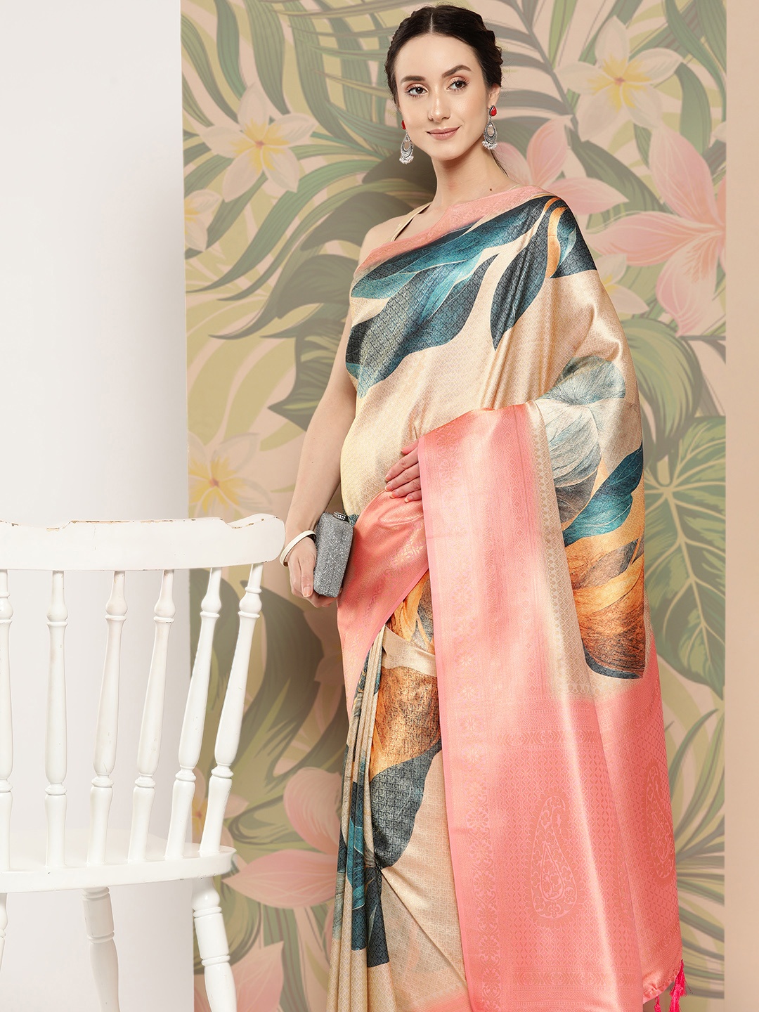 

VASTRANAND Floral Zari Banarasi Saree, Navy blue