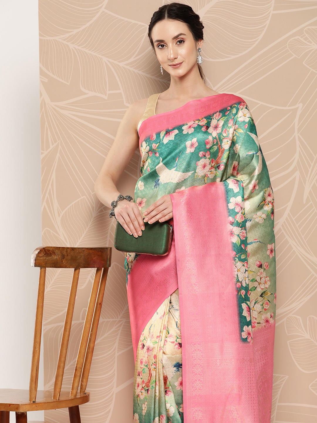

VASTRANAND Pink & Green Floral Banarasi Saree