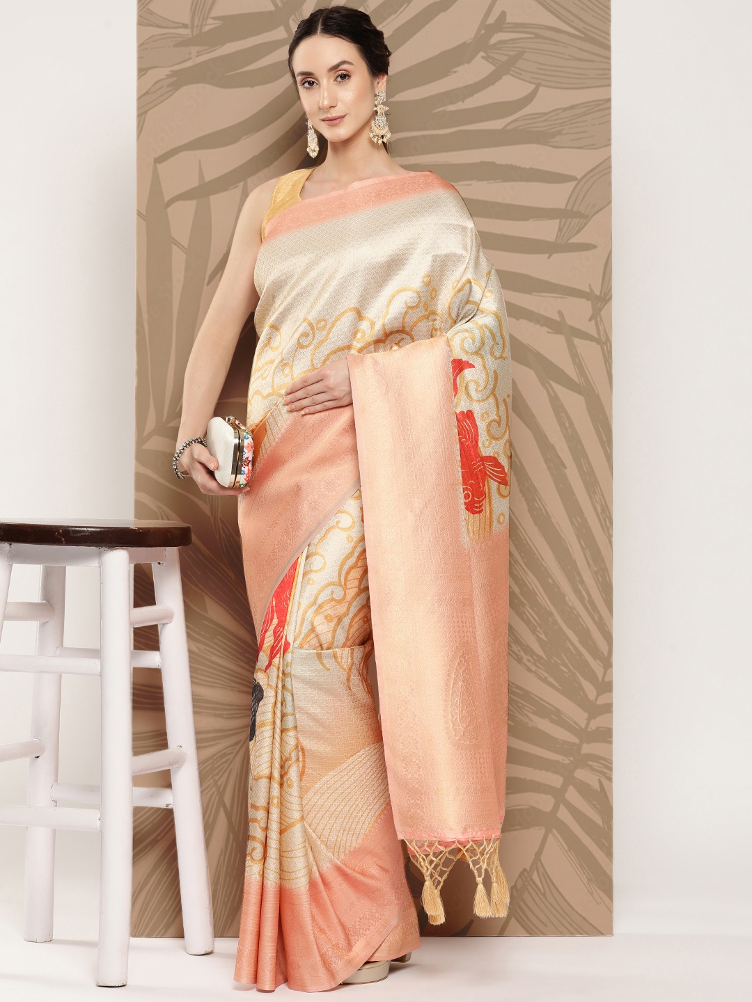 

VASTRANAND Cream-Coloured & Peach-Coloured Floral Zari Banarasi Saree