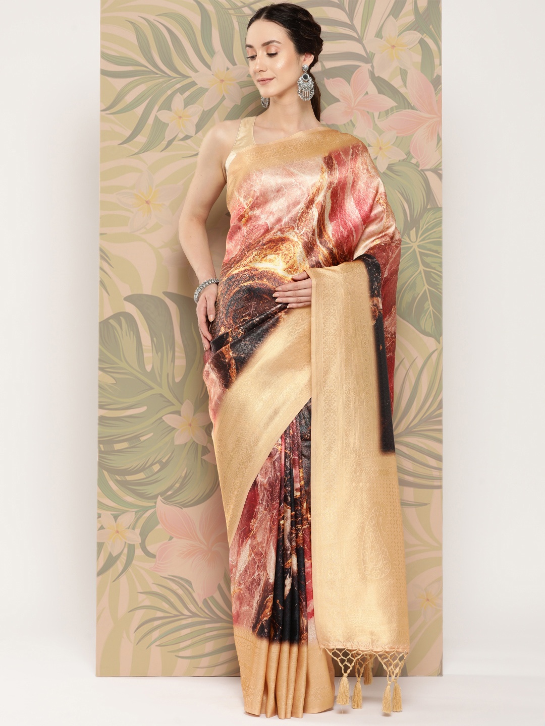 

VASTRANAND Beige & Black Floral Zari Banarasi Saree