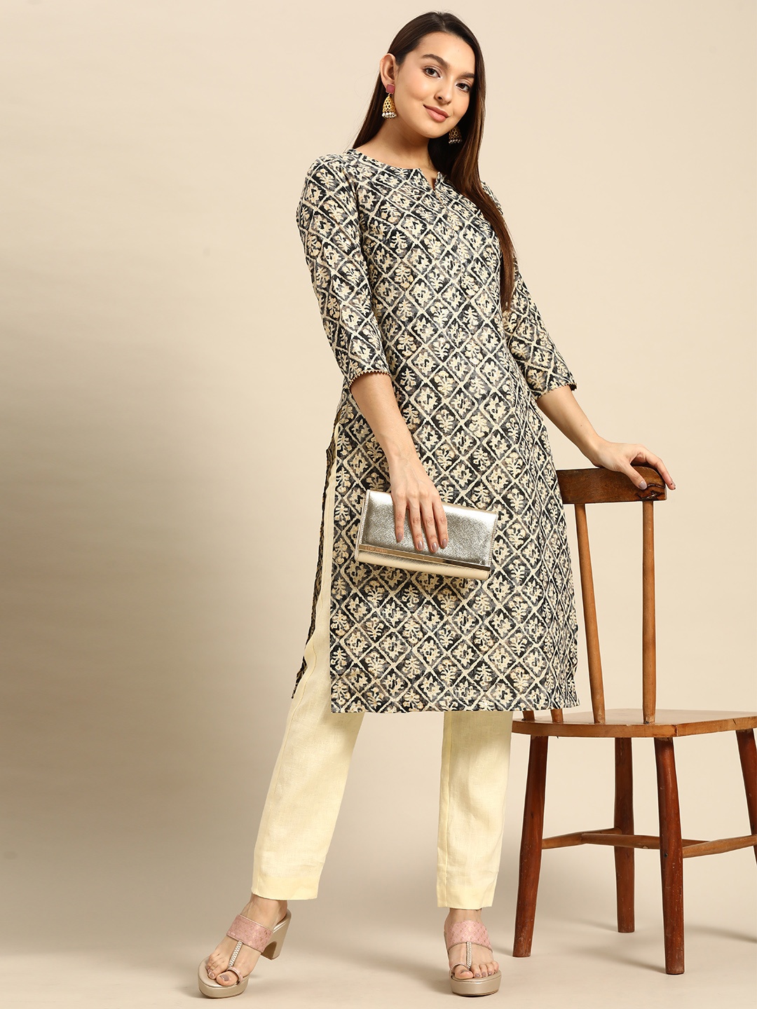 

Anouk Women Navy Blue & Beige Floral Printed Kurta