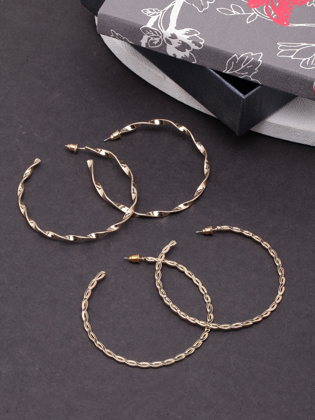 

DressBerry Set Of 2 Gold-Plated Contemporary Hoop Earrings