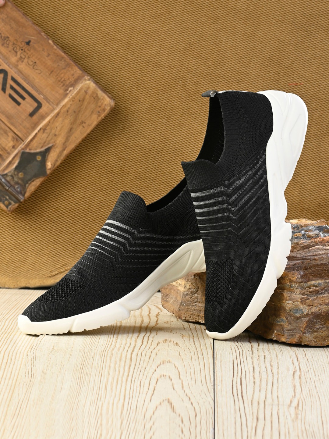 

SPYKAR Men Woven Design Contrast Sole Mesh Sneakers, Black