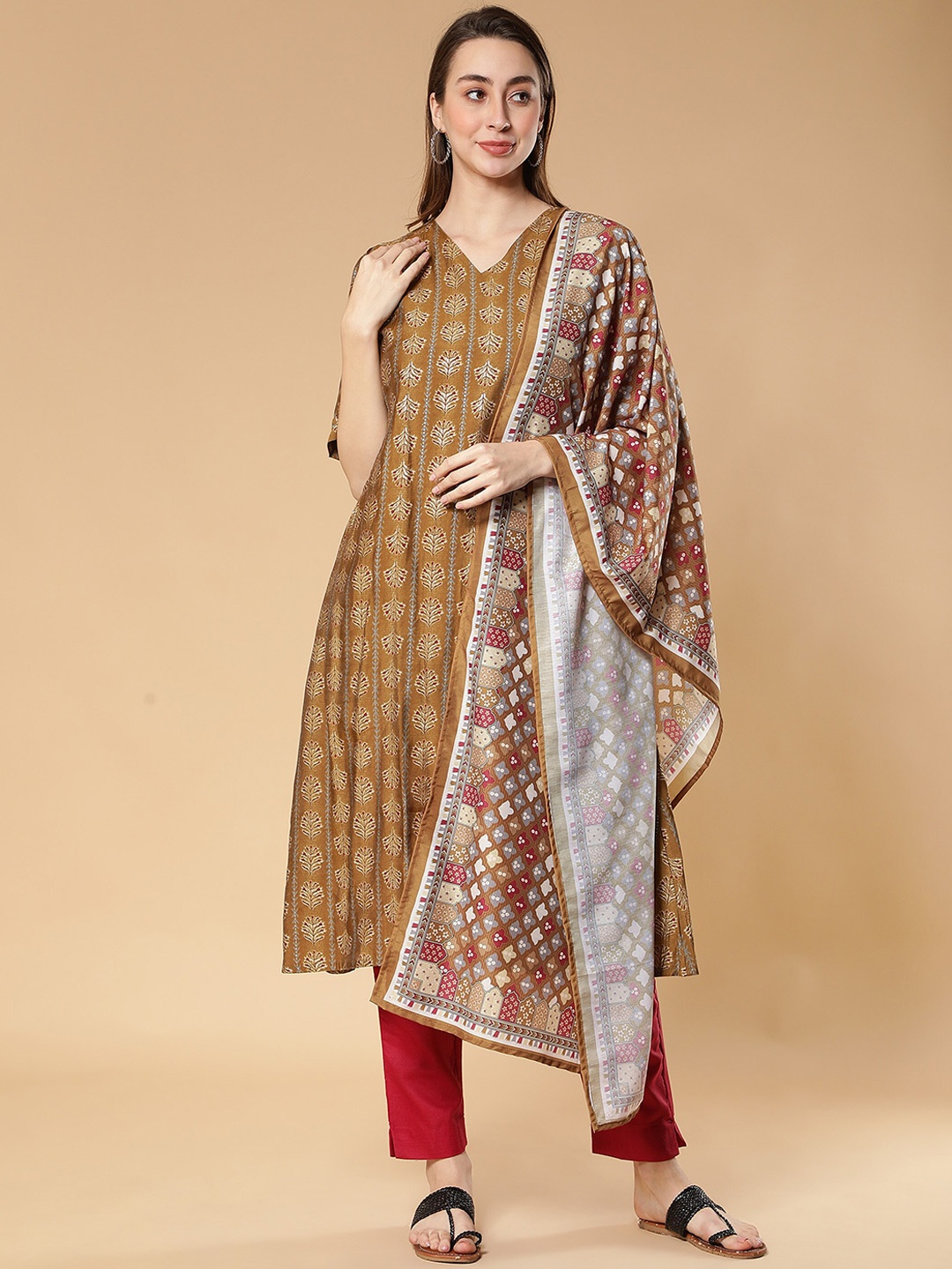 

Fabclub Ethnic Motifs Printed V Neck A-Line Kurta with Trousers & Dupatta, Gold