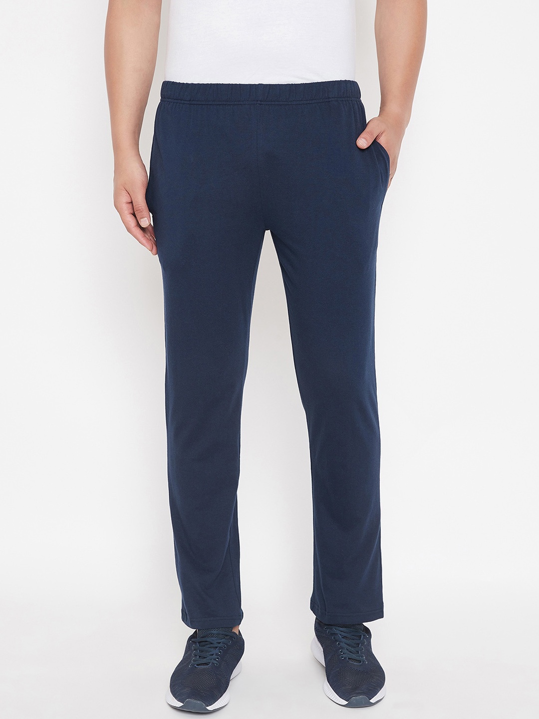 

Hypernation Men Relaxed Mid-Rise Pure Cotton Trousers, Navy blue