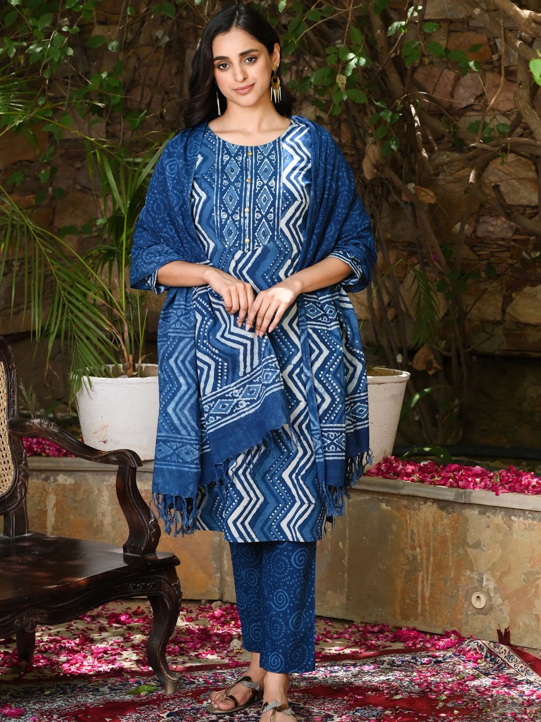 

Zolo Label Women Blue Printed Pure Cotton Kurta with Trousers & With Dupatta