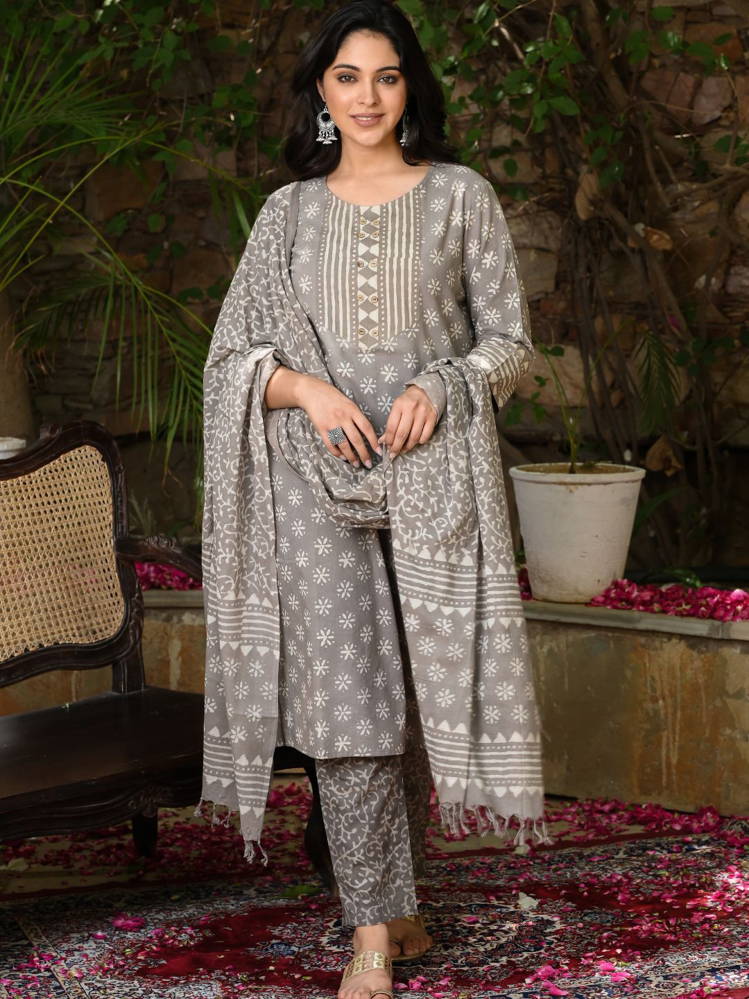 

Zolo Label Women Grey Ethnic Motifs Dyed Pure Cotton Kurta with Palazzos & With Dupatta