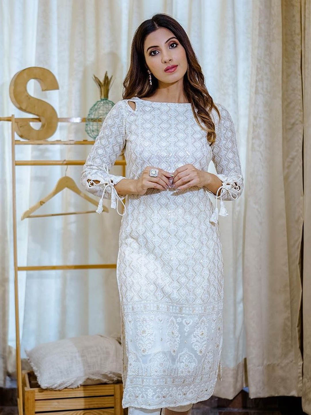 HANDME Embroidered Thread Work Georgette Kurta, Off white