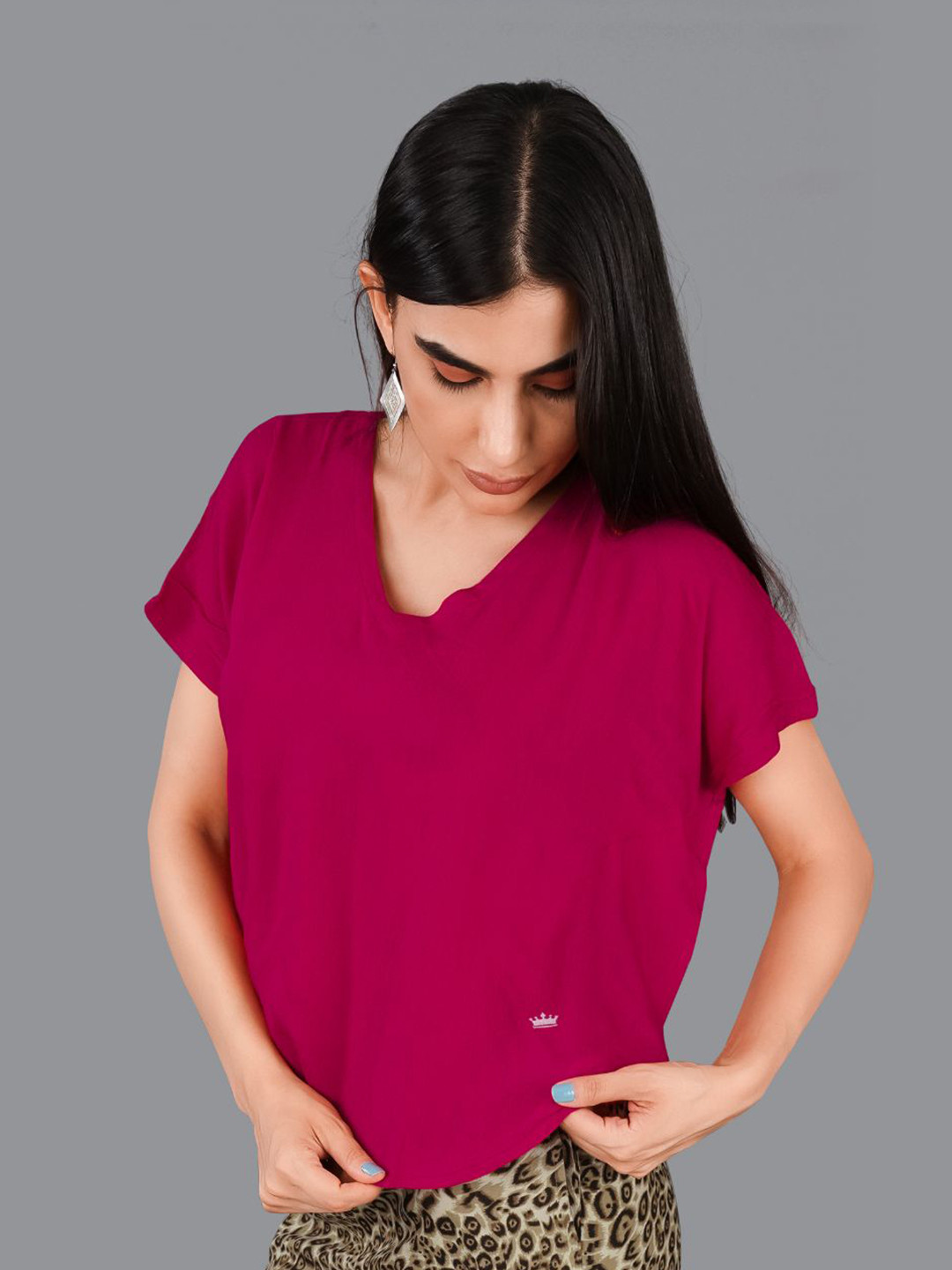 

FRENCH CROWN Women Red V-Neck Extended Sleeves T-shirt