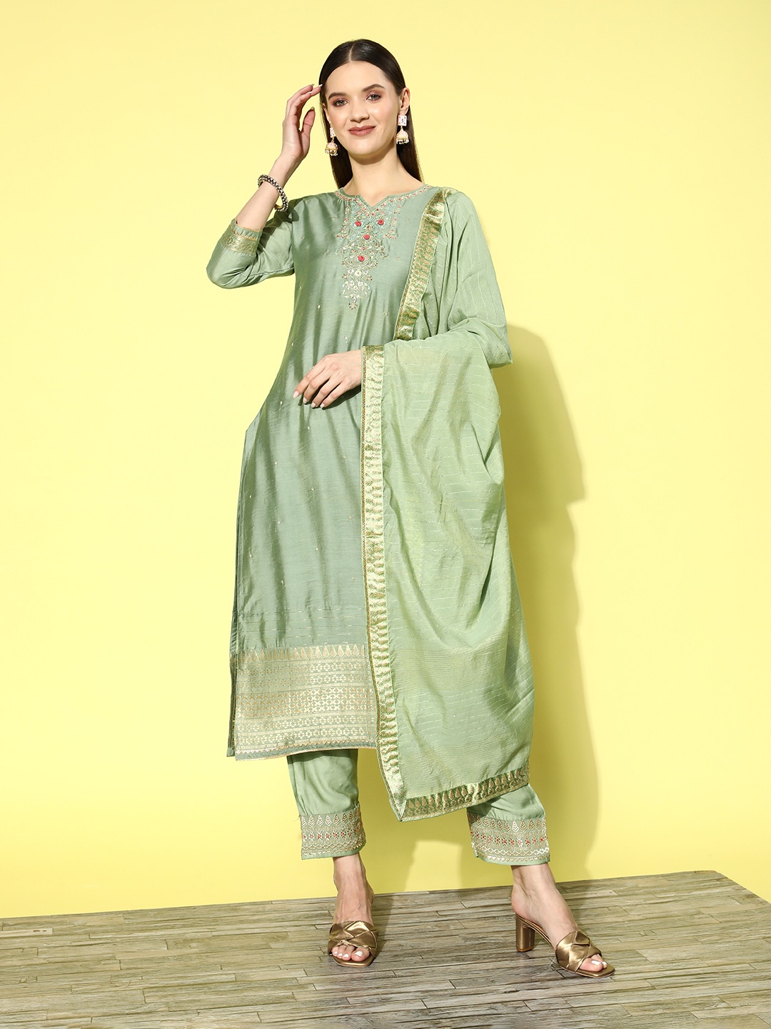 

Sangria Floral Regular Kurta with Trousers & With Dupatta, Green