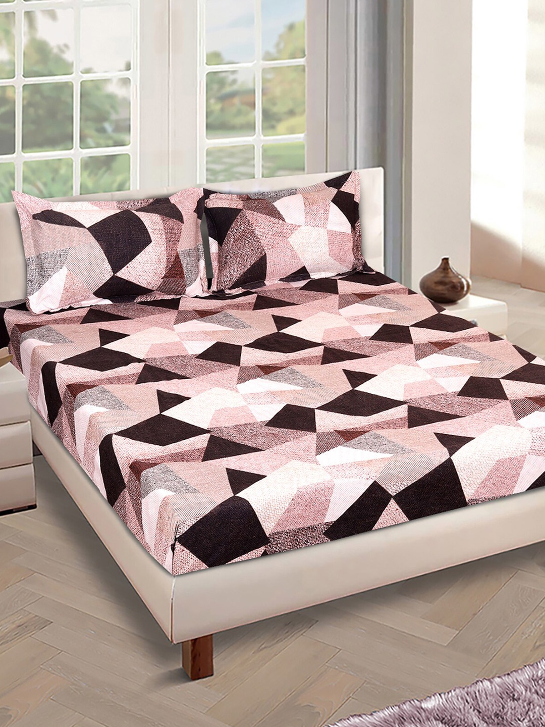

ROMEE Beige & Cream Geometric 186 TC King Bedsheet with 2 Pillow Covers