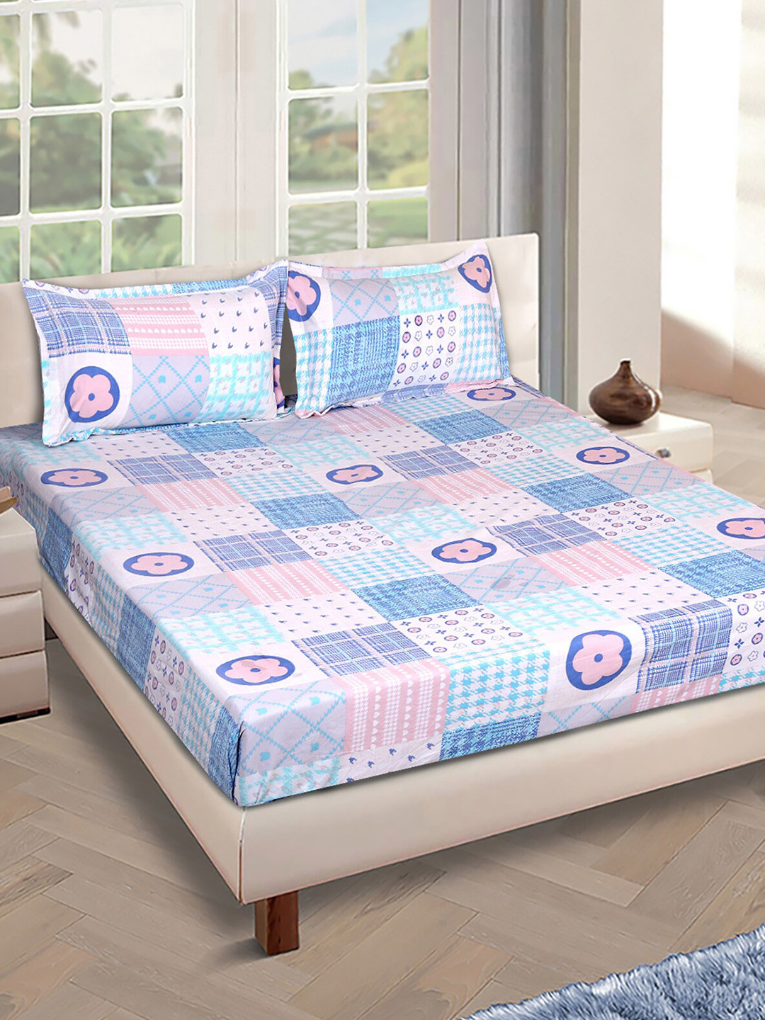 

ROMEE Peach-Coloured & Blue Geometric 186 TC King Bedsheet with 2 Pillow Covers