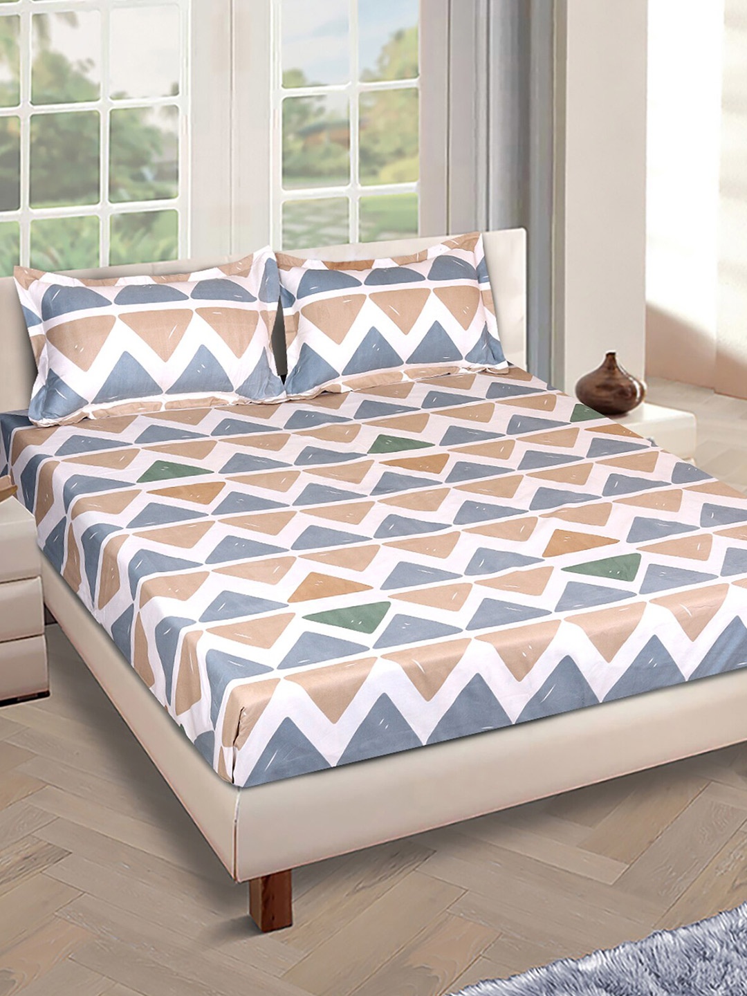 

ROMEE Cream & Beige Geometric 186 TC King Bedsheet With 2 Pillow Covers