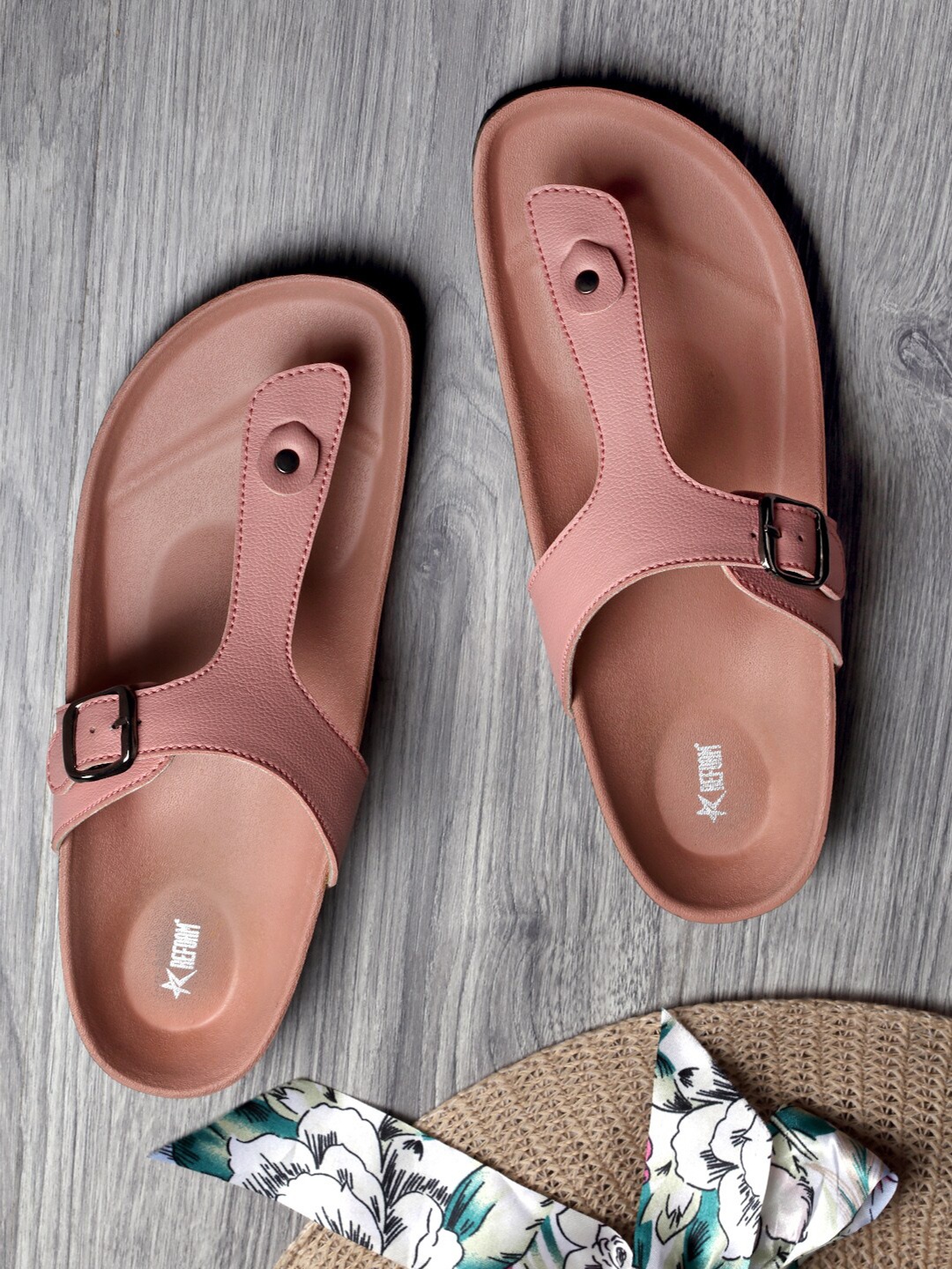 

REFOAM Buckled T-Strap Flats, Pink