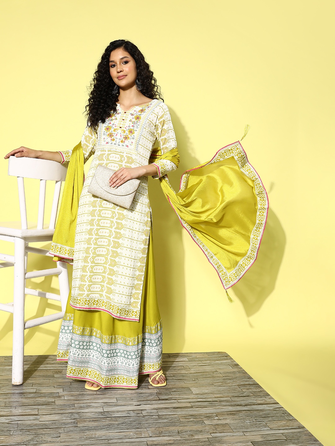 

Sangria Floral Embroidered Regular Thread Work Kurta with Skirt & With Dupatta, Green