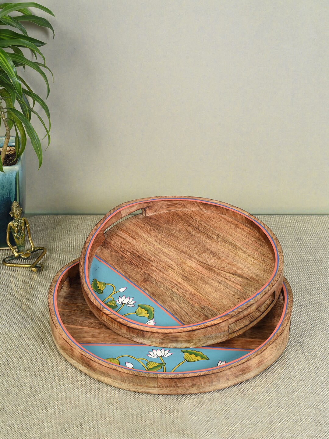 

AAKRITI ART CREATIONS Pichhwai Leela Blue & Brown 2 Pieces Round Serving Trays