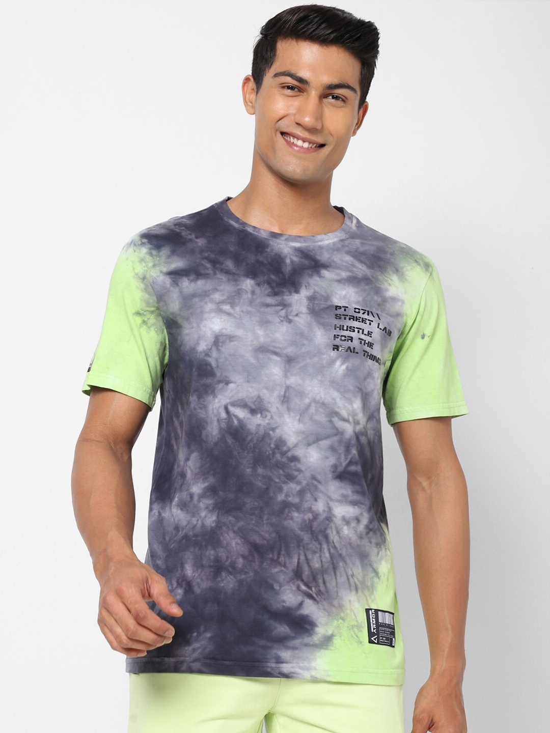 

Street Armor by Pantaloons Men Blue & Green Tie and Dye Dyed T-shirt