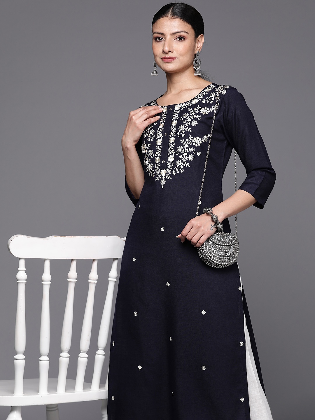 

Varanga Women Floral Embroidered Thread Work Indigo Kurta, Navy blue