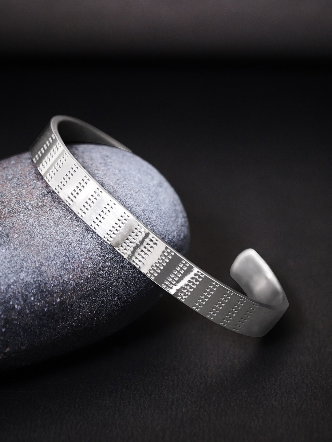 

The Roadster Lifestyle Co. Men Silver-Plated Textured Kada Bracelet