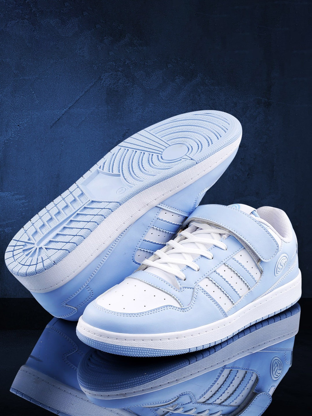 

bacca bucci Men Perforations Contrast Sole Sneakers, Blue