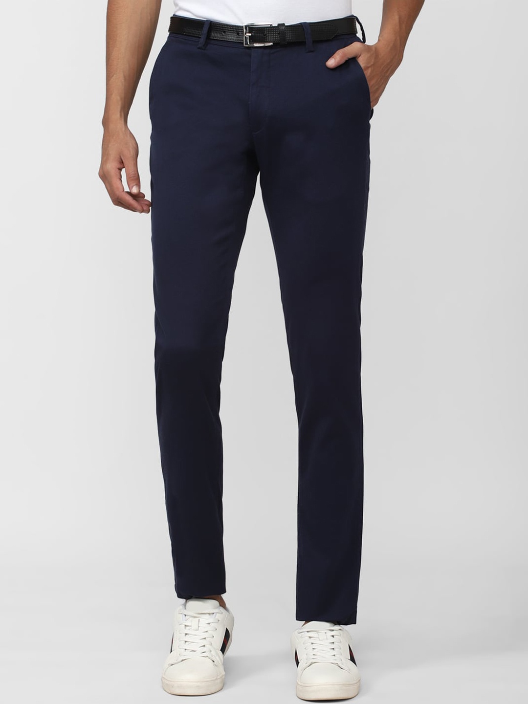 

Van Heusen Sport Men Slim Fit Mid-Rise Trousers, Navy blue