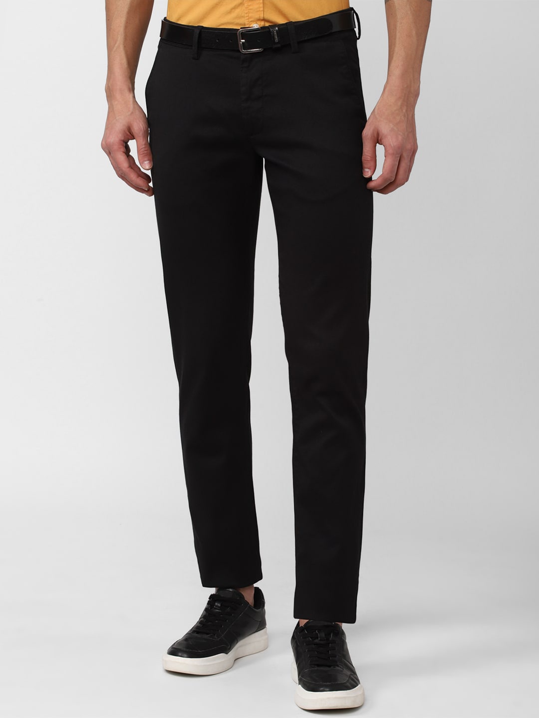 

Van Heusen Sport Men Slim Fit Mid-Rise Trousers, Black