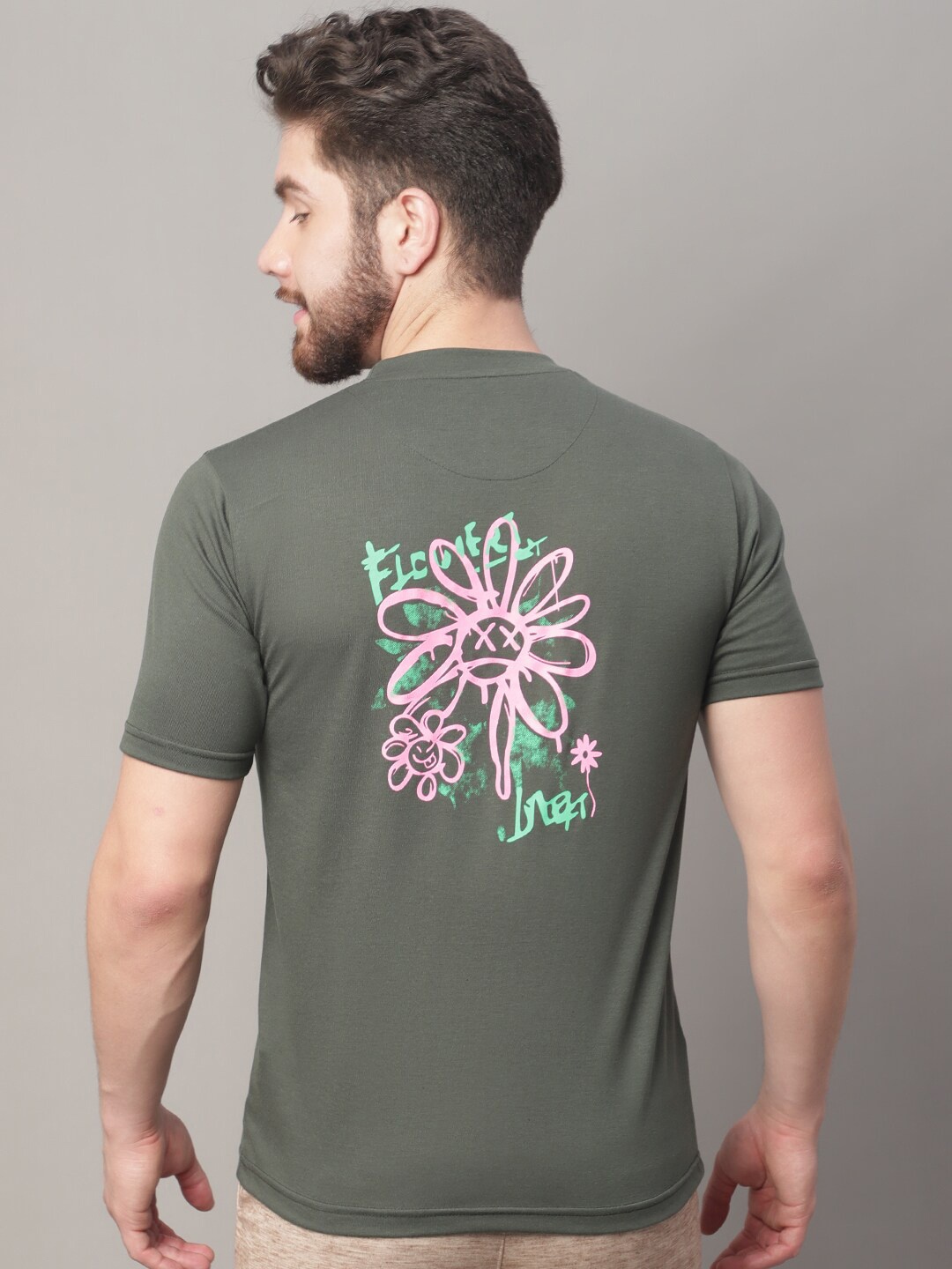 

Obaan Men Grey Printed Applique T-shirt