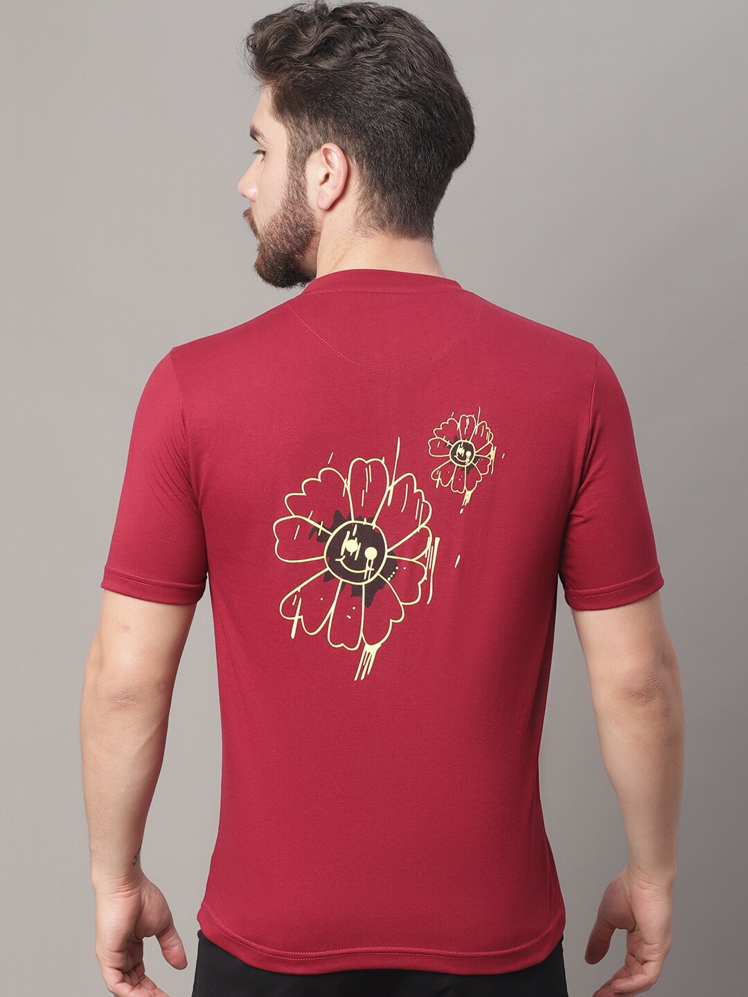 

Obaan Men Red Typography Printed V-Neck Raw Edge T-shirt