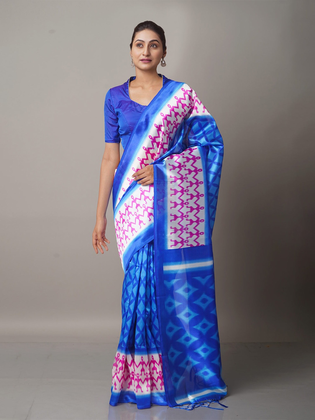 

Unnati Silks Blue & White Ethnic Motifs Art Silk Block Print Saree
