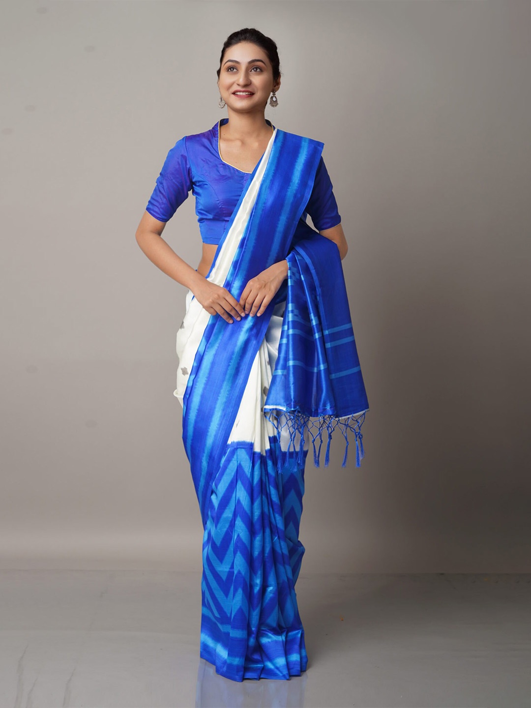 

Unnati Silks Geometric Motifs Block Print Saree, Cream