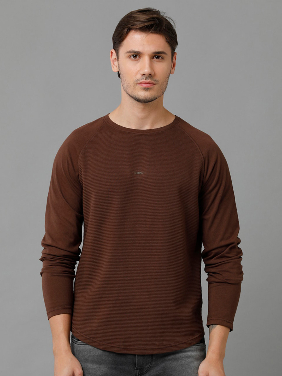 

Voi Jeans Men Brown Henley Neck T-shirt
