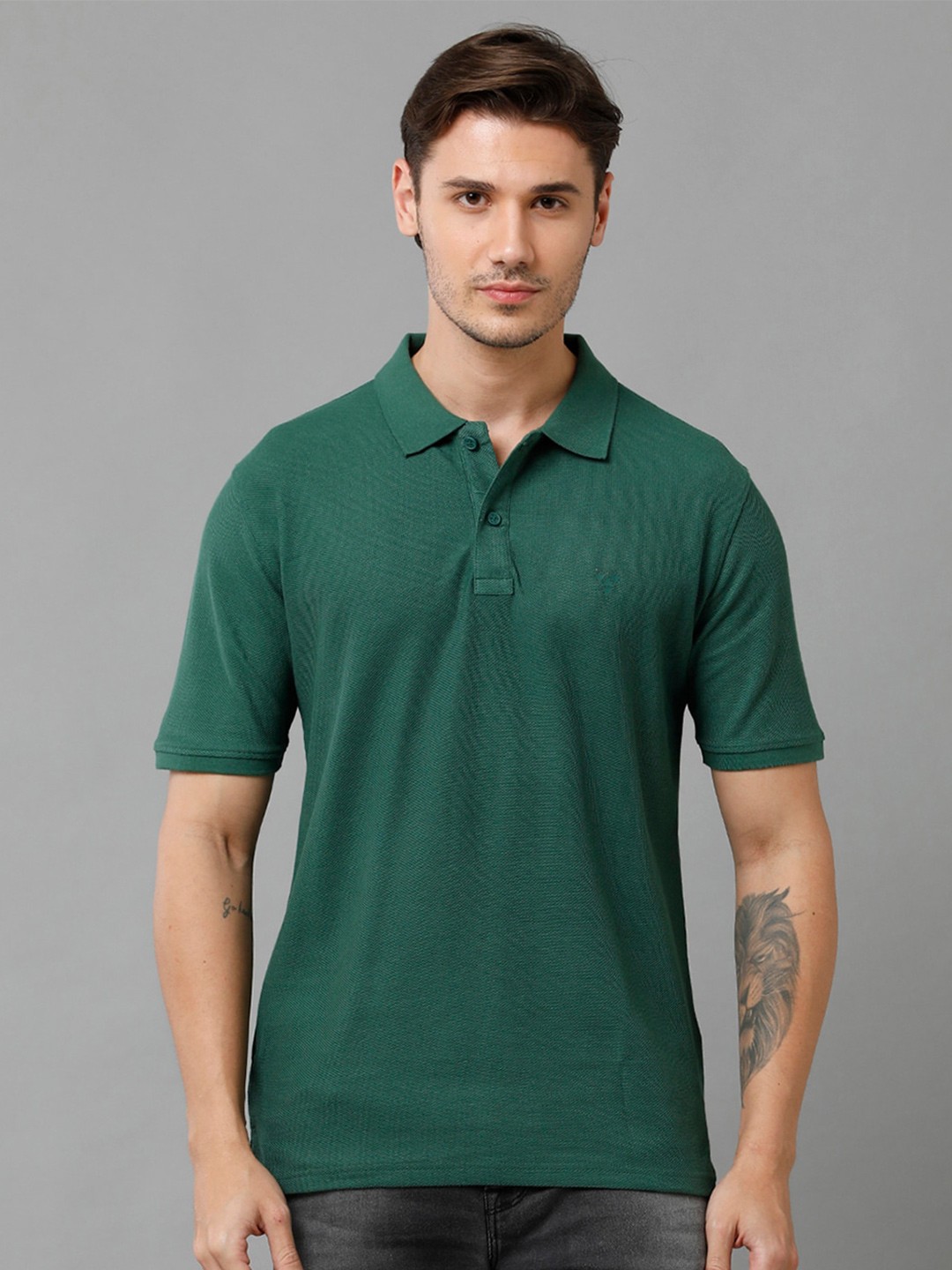 

Voi Jeans Men Green Polo Collar Applique T-shirt