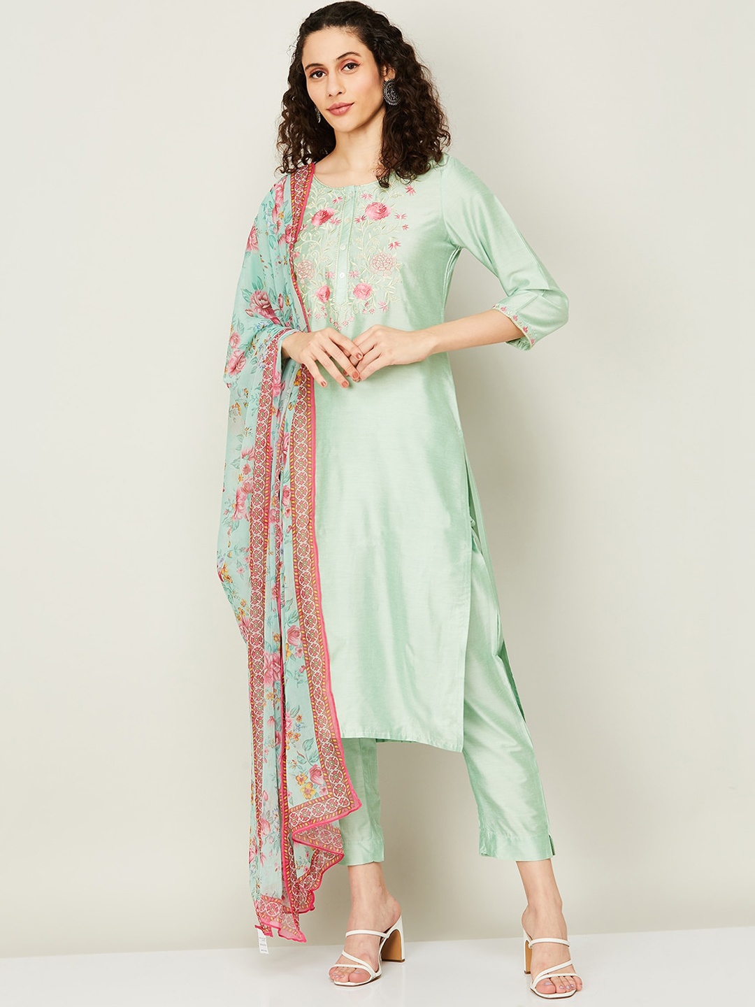 

Melange by Lifestyle Floral Embroidered Straight Kurta with Trousers & Dupatta, Sea green