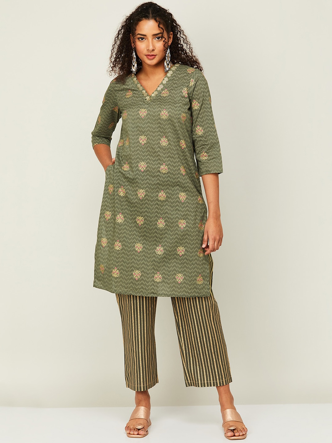 

Melange by Lifestyle Ethnic Motifs Printed Pure Cotton Kurta With Trousers, Green