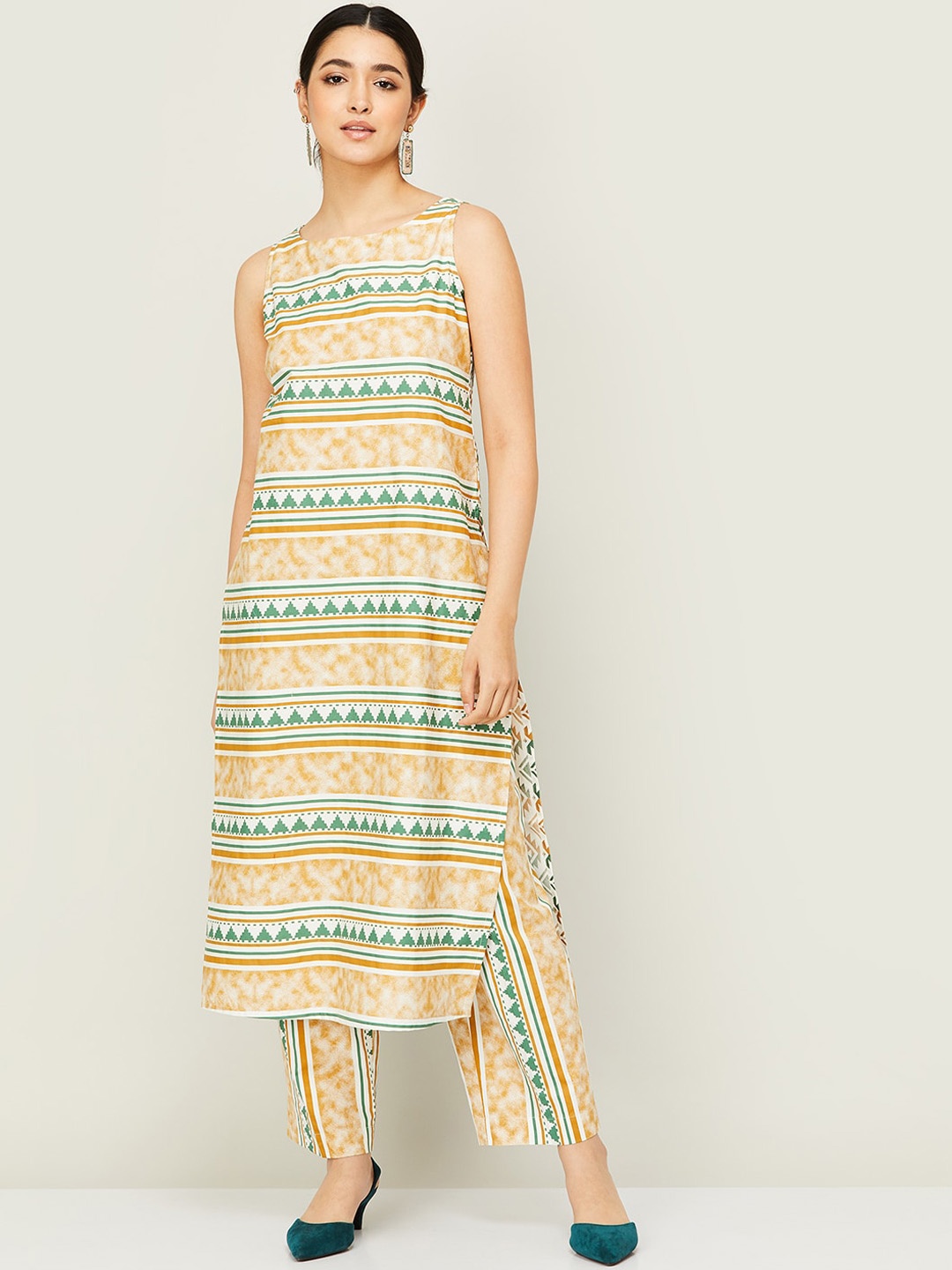 

Colour Me by Melange Ethnic Motifs Printed Pure Cotton Kurta With Trousers, Off white