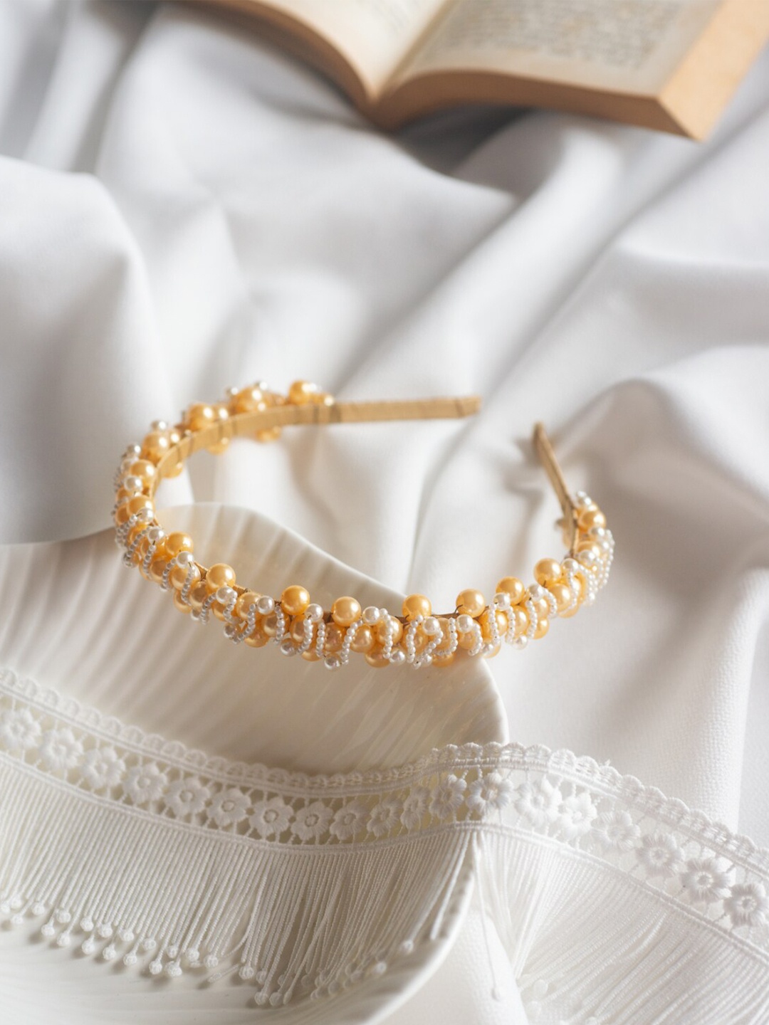 

Choko Women Beaded Hairband, White