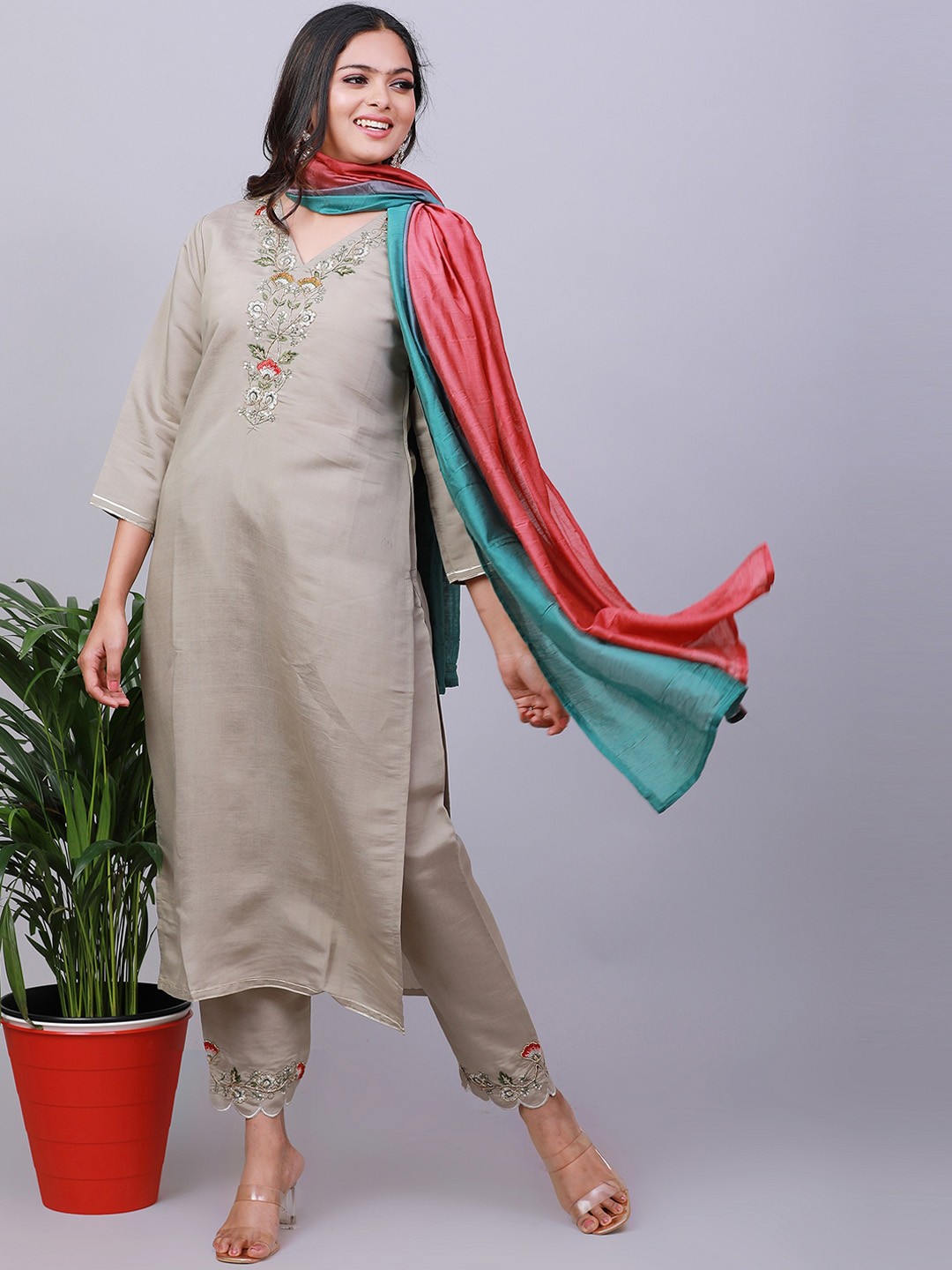 

NAYRA Floral Embroidered V Neck Kurta with Trousers & Dupatta, Grey