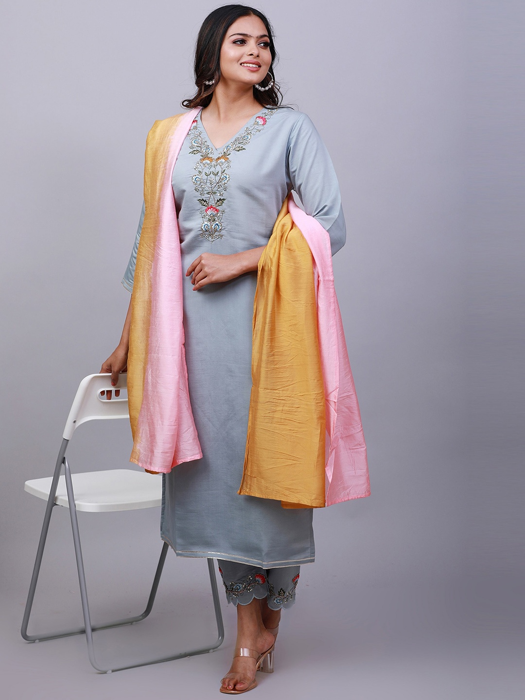 

NAYRA Floral Thread Work Straight Kurta with Trousers & Dupatta, Blue