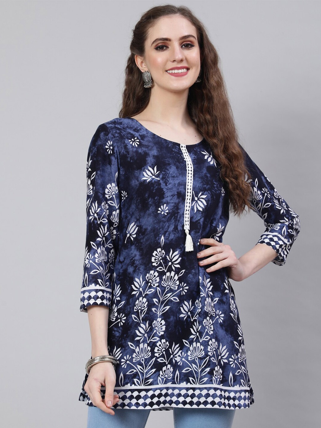 

AKIMIA Floral Printed Round Neck Straight Kurti, Navy blue