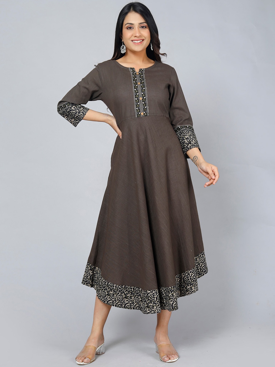 

Jevi Prints Grey Ethnic Motifs Print Fit & Flare Midi Dress