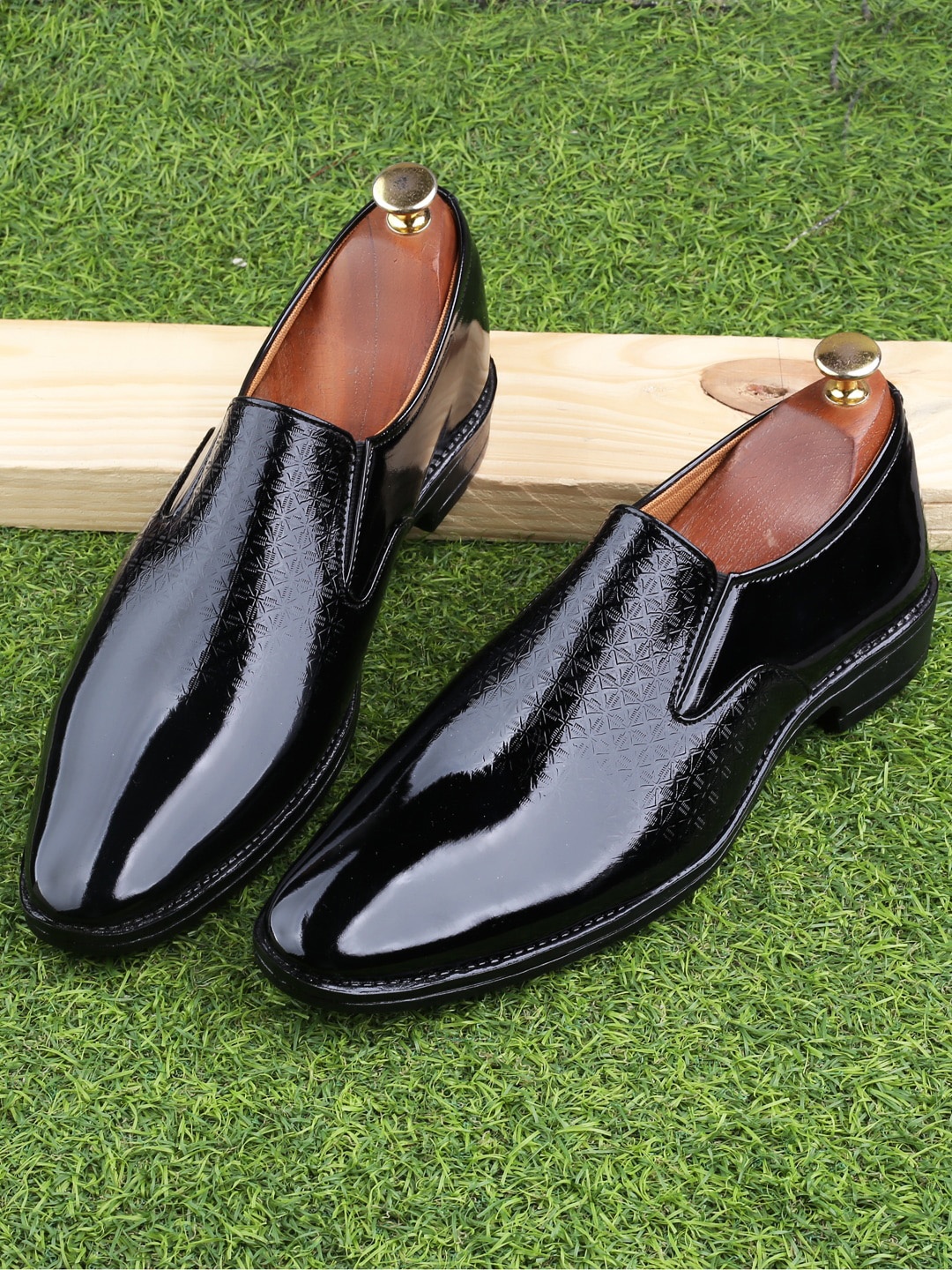 

mr.wonker Men Textured Formal Slip-On Shoes, Black
