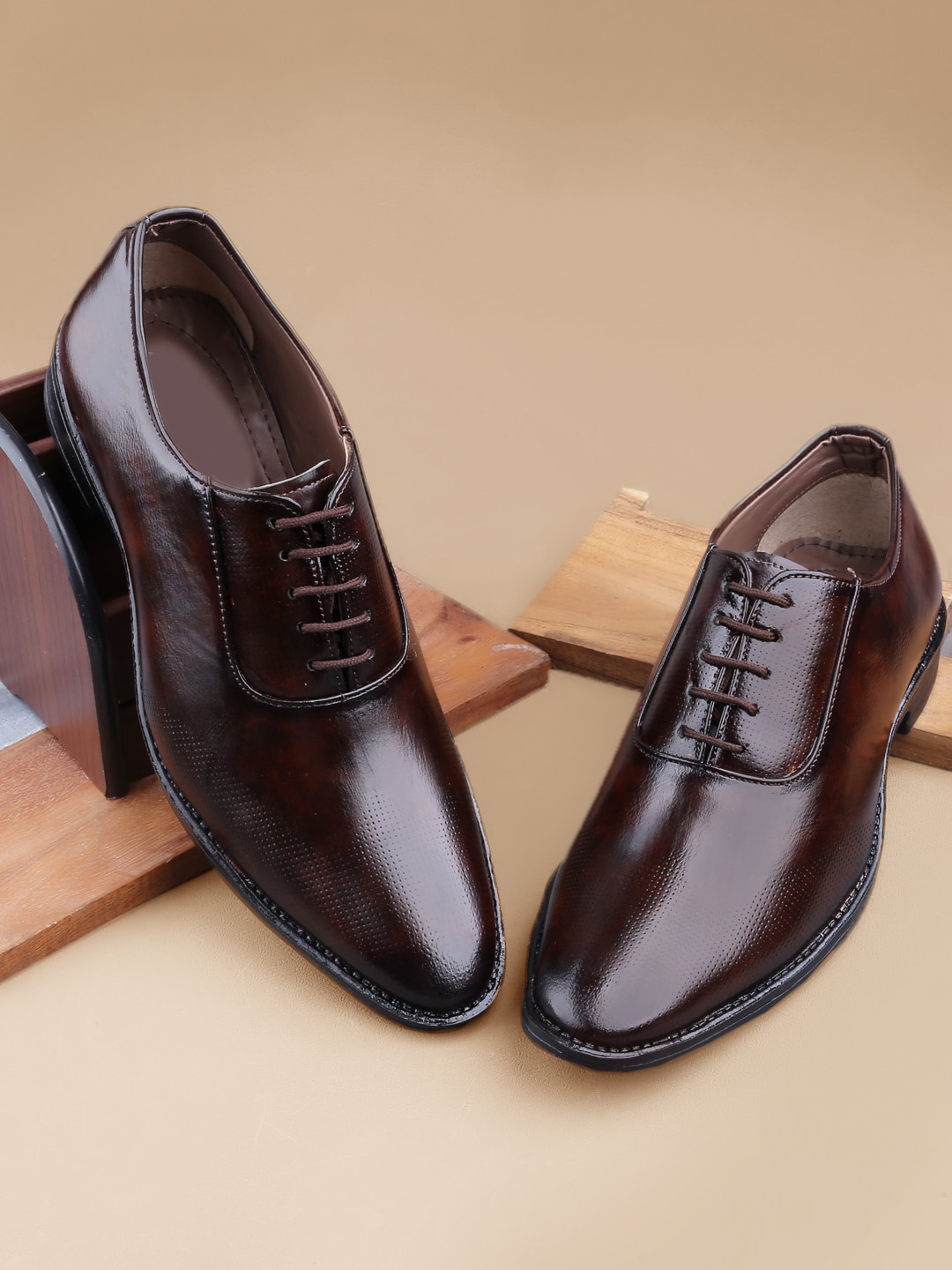 

mr.wonker Men Textured Formal Oxfords, Brown