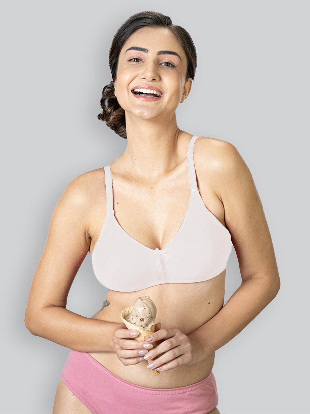 

LYRA Cotton Rich Mesh Ladder Wire Free Moulded and Seamless Bra, White