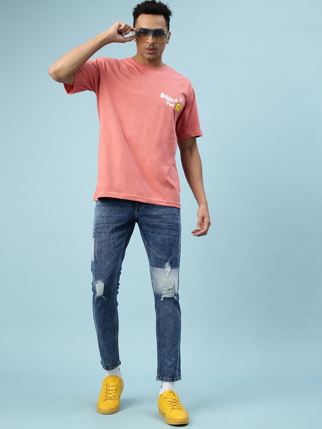 

VEIRDO Men Blue Original Skinny Fit Mildly Distressed Light Fade Stretchable Jeans