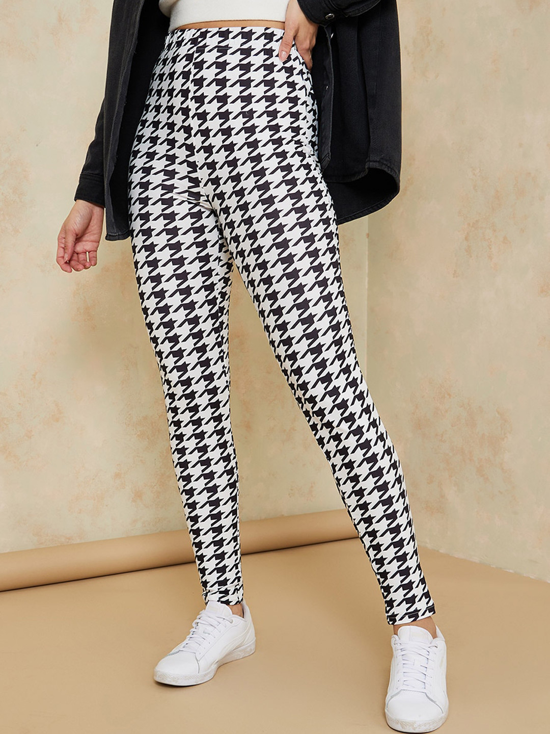 

Styli Women 4 Way Stretch Houndstooth Print Elastic Waistband Leggings, White