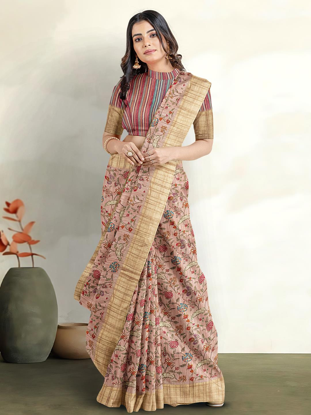 

Kalamandir Floral Printed Saree, Pink