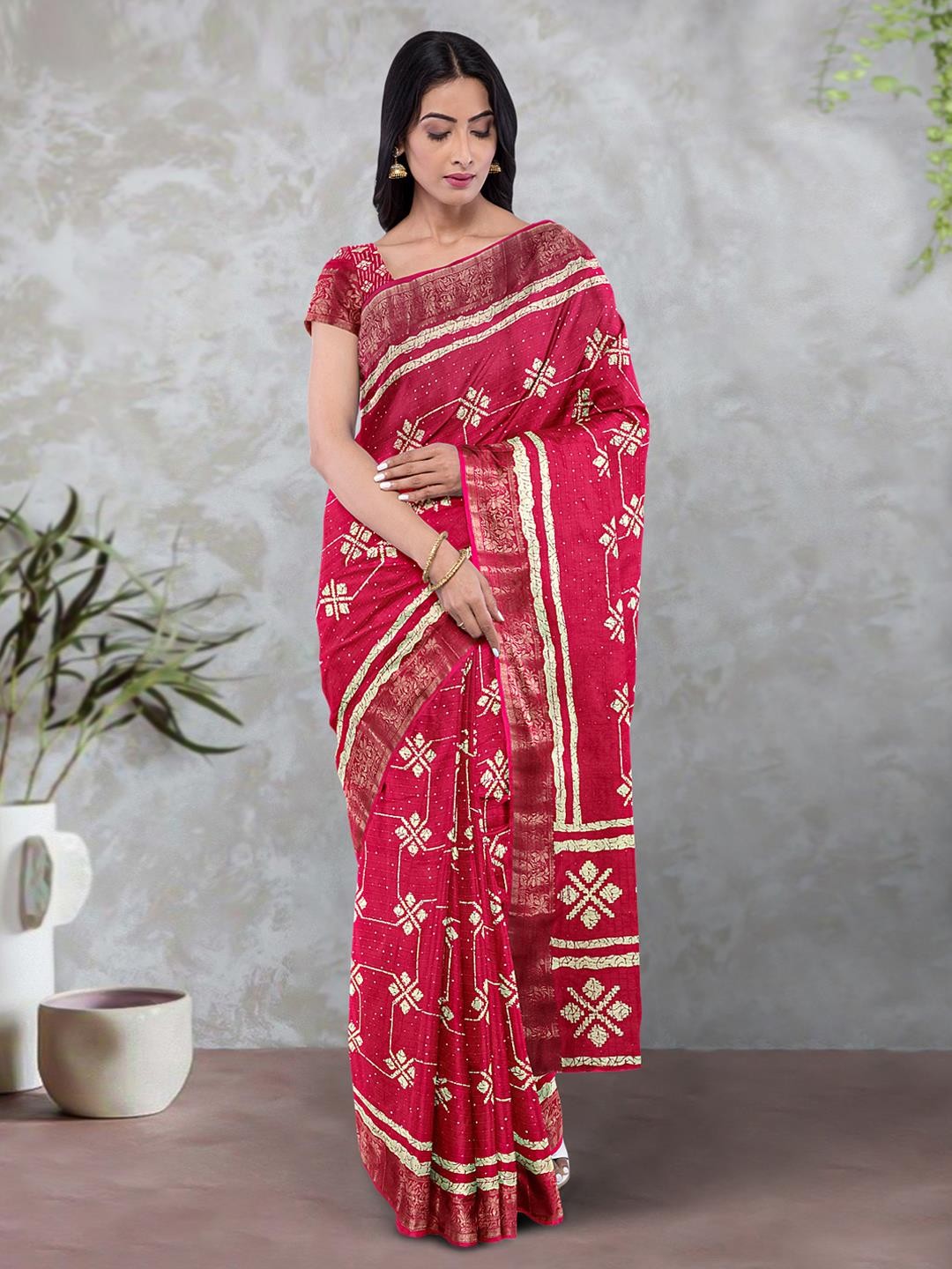 

Kalamandir Geometric Printed Zari Saree, Red
